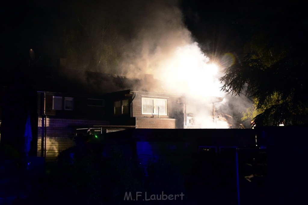 Grossfeuer Einfamilienhaus Siegburg Muehlengrabenstr P0359.JPG - Miklos Laubert